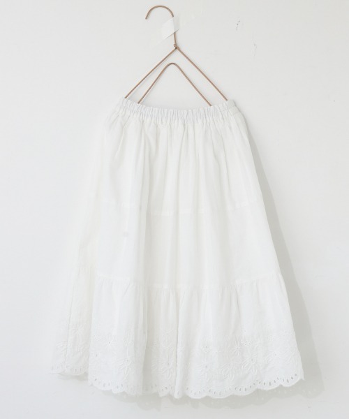 LOWRYS FARM（ローリーズファーム）の「スソレースティアードスカート　942178（スカート・キッズ・ブラック/オフホワイト/イエロー・110cm/120cm/130cm）」の2枚目の写真