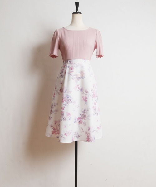 tocco closet(トッコ クローゼット)の「袖口メローフリルリブカットソー×フラワープリントドッキングワンピース(ワンピース・レディース・オフホワイト/ピンク・M)」の11枚目の写真