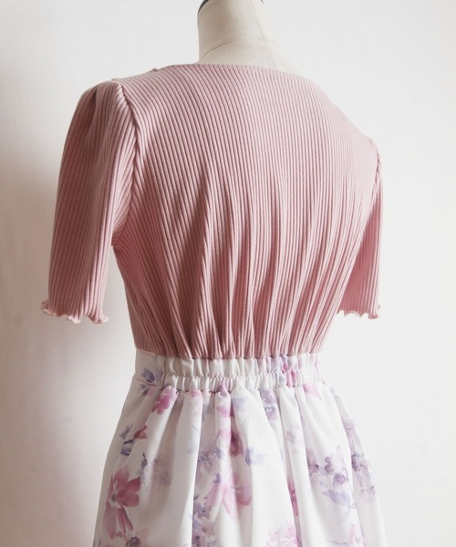 tocco closet(トッコ クローゼット)の「袖口メローフリルリブカットソー×フラワープリントドッキングワンピース(ワンピース・レディース・オフホワイト/ピンク・M)」の14枚目の写真