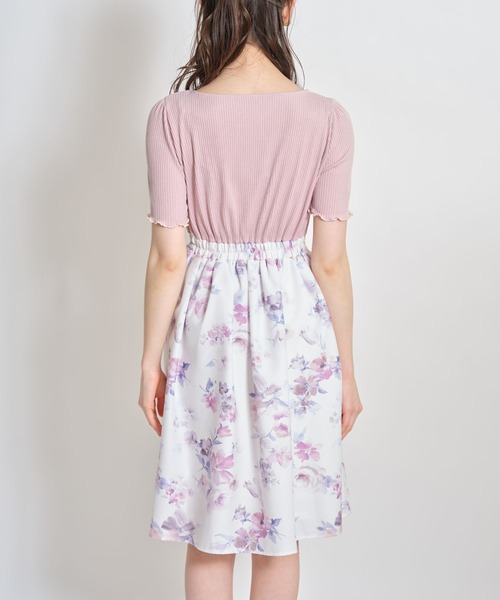 tocco closet(トッコ クローゼット)の「袖口メローフリルリブカットソー×フラワープリントドッキングワンピース(ワンピース・レディース・オフホワイト/ピンク・M)」の9枚目の写真