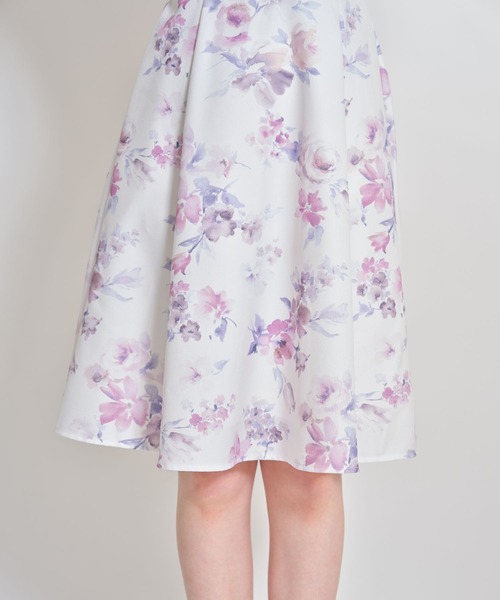 tocco closet(トッコ クローゼット)の「袖口メローフリルリブカットソー×フラワープリントドッキングワンピース(ワンピース・レディース・オフホワイト/ピンク・M)」の8枚目の写真