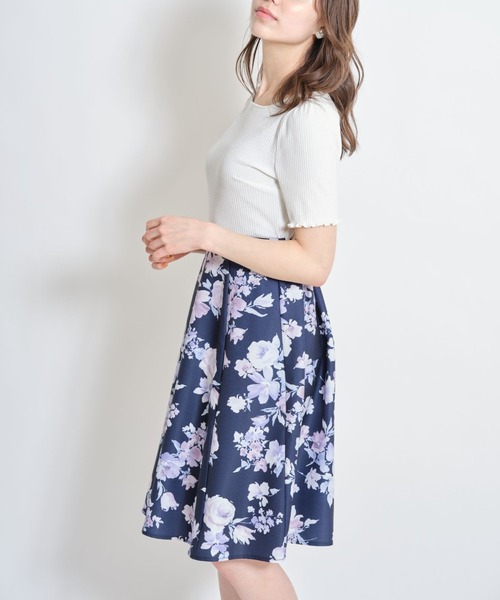 tocco closet(トッコ クローゼット)の「袖口メローフリルリブカットソー×フラワープリントドッキングワンピース(ワンピース・レディース・オフホワイト/ピンク・M)」の4枚目の写真