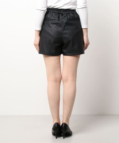 Honeys(ハニーズ)の「合皮ショートパンツ(その他パンツ・レディース・ブラック/ベージュ/モカ・S/M/L)」の17枚目の写真