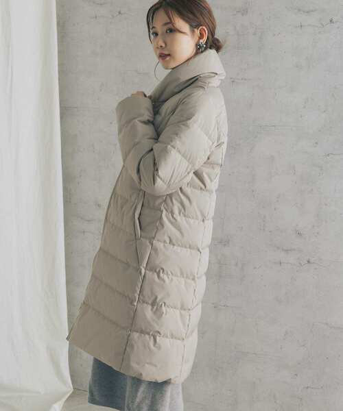 URBAN RESEARCH ROSSO（アーバンリサーチロッソ）の「グリーンダウンショールカラーロングコート（ダウンジャケット/コート・レディース・ライトベージュ/ブラック・36/38）」の10枚目の写真