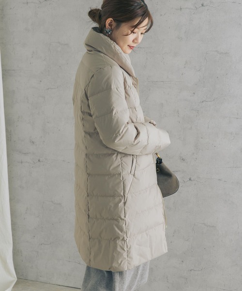 URBAN RESEARCH ROSSO（アーバンリサーチロッソ）の「グリーンダウンショールカラーロングコート（ダウンジャケット/コート・レディース・ライトベージュ/ブラック・36/38）」の12枚目の写真