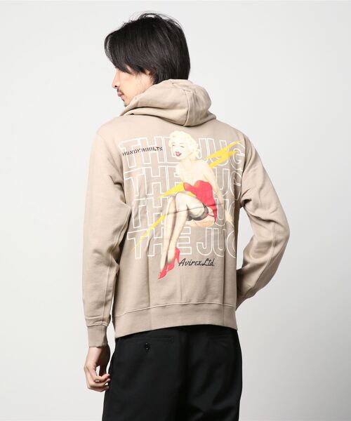 RAWLIFE(ロウライフ)の「ピンナップガール プルオーバー パーカー /PIN UP GIRL PULLOVER PARKA / アヴィレックス / AVIREX(パーカー・メンズ・ブラック/ベージュ/ブルーグレー・MEDIUM/LARGE/X-LARGE)」の4枚目の写真