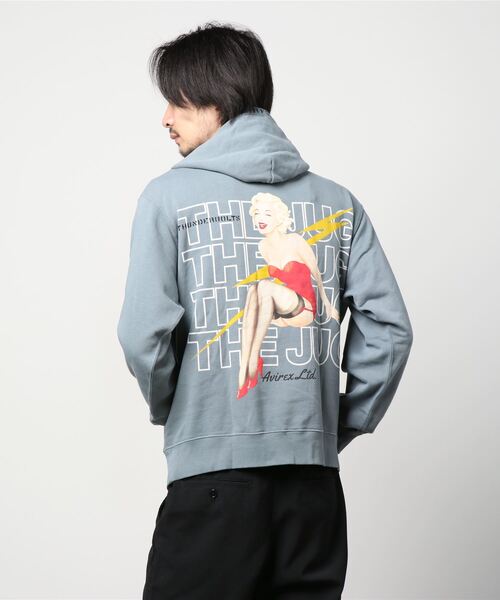RAWLIFE(ロウライフ)の「ピンナップガール プルオーバー パーカー /PIN UP GIRL PULLOVER PARKA / アヴィレックス / AVIREX(パーカー・メンズ・ブラック/ベージュ/ブルーグレー・MEDIUM/LARGE/X-LARGE)」の5枚目の写真