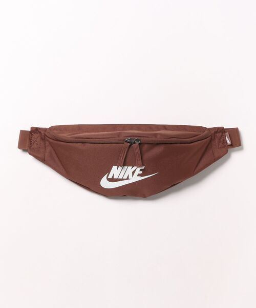 NIKE（ナイキ）の「《NIKEアパレル》ﾅｲｷ NK HERITAGE WAISTPACK-FA21（ボディバッグ/ウエストポーチ・メンズ・ブラック/ネイビー/ダークブラウン/グレー/グレー系その他/グリーン/ライラック/オリーブ/レッド系/ライトグレー/ベージュ系その他/ブラウン/ロイヤルブルー・フリー）」の6枚目の写真
