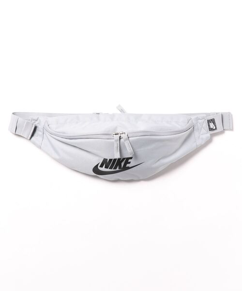 NIKE（ナイキ）の「《NIKEアパレル》ﾅｲｷ NK HERITAGE WAISTPACK-FA21（ボディバッグ/ウエストポーチ・メンズ・ブラック/ネイビー/ダークブラウン/グレー/グレー系その他/グリーン/ライラック/オリーブ/レッド系/ライトグレー/ベージュ系その他/ブラウン/ロイヤルブルー・フリー）」の3枚目の写真