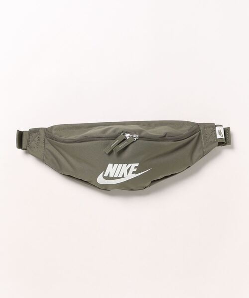 NIKE（ナイキ）の「《NIKEアパレル》ﾅｲｷ NK HERITAGE WAISTPACK-FA21（ボディバッグ/ウエストポーチ・メンズ・ブラック/ネイビー/ダークブラウン/グレー/グレー系その他/グリーン/ライラック/オリーブ/レッド系/ライトグレー/ベージュ系その他/ブラウン/ロイヤルブルー・フリー）」の8枚目の写真