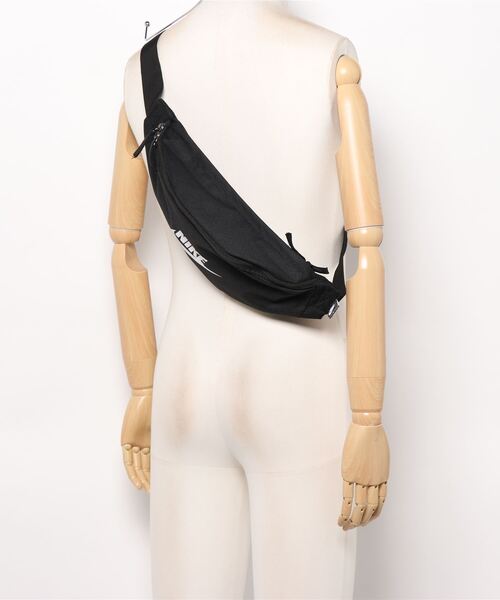 NIKE（ナイキ）の「《NIKEアパレル》ﾅｲｷ NK HERITAGE WAISTPACK-FA21（ボディバッグ/ウエストポーチ・メンズ・ブラック/ネイビー/ダークブラウン/グレー/グレー系その他/グリーン/ライラック/オリーブ/レッド系/ライトグレー/ベージュ系その他/ブラウン/ロイヤルブルー・フリー）」の17枚目の写真