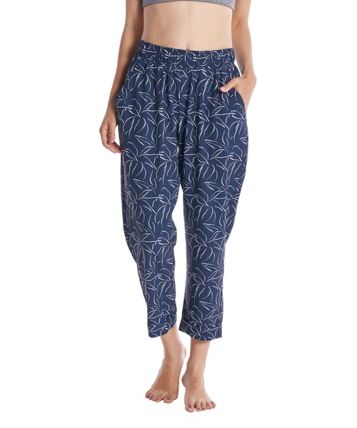 ROXY（ロキシー）の「EVERYWHERE PANTS/ロキシーストレッチクロップドパンツ（その他パンツ・レディース・ブラック/グリーン/ネイビー・SMALL/MEDIUM/LARGE）」の3枚目の写真