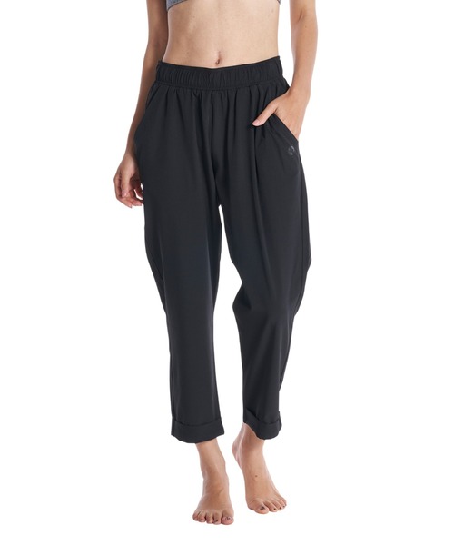 ROXY（ロキシー）の「EVERYWHERE PANTS/ロキシーストレッチクロップドパンツ（その他パンツ・レディース・ブラック/グリーン/ネイビー・SMALL/MEDIUM/LARGE）」の2枚目の写真