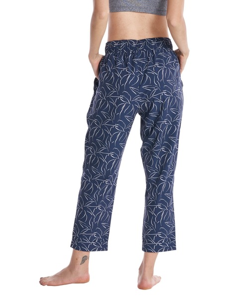 ROXY（ロキシー）の「EVERYWHERE PANTS/ロキシーストレッチクロップドパンツ（その他パンツ・レディース・ブラック/グリーン/ネイビー・SMALL/MEDIUM/LARGE）」の6枚目の写真