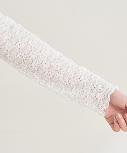 natural couture（ナチュラルクチュール）の「素材感で魅せる！ぽこぽこフラワーカットレーストップス（Tシャツ/カットソー・レディース・オフホワイト/ブラック/サックスブルー・FREE）」の16枚目の写真