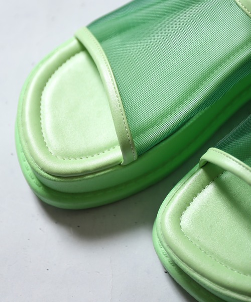 SPINNS（スピンズ）の「カラーミュールサンダル（サンダル・レディース・ホワイト/ブラック/パープル/グリーン・M/L）」の15枚目の写真