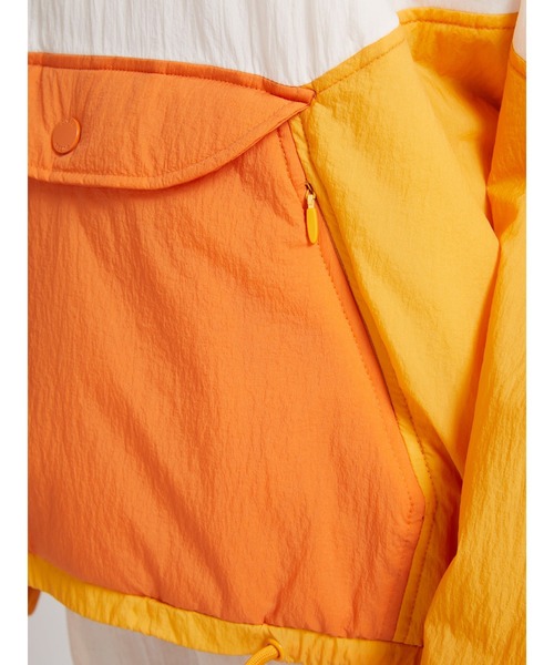 Guess（ゲス）の「Angela Wind Jacket（ナイロンジャケット・レディース・オレンジ・SMALL/X-SMALL/MEDIUM）」の3枚目の写真