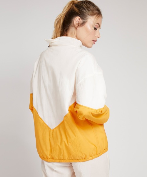 Guess（ゲス）の「Angela Wind Jacket（ナイロンジャケット・レディース・オレンジ・SMALL/X-SMALL/MEDIUM）」の2枚目の写真