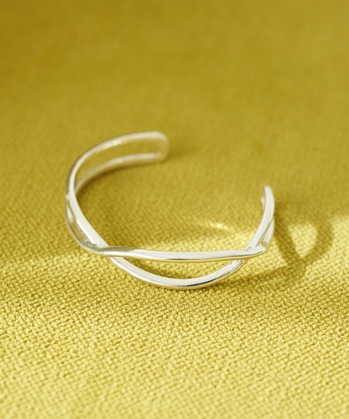 earth music&ecology(アースミュージックアンドエコロジー)の「クロスラインバングル(ブレスレット・レディース・シルバー/ゴールド・FREE)」の2枚目の写真