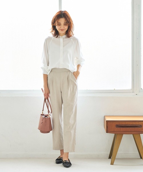 GeeRA(ジーラ)の「バックフリルブラウス(シャツ/ブラウス・レディース・オフホワイト/ライトグリーン・MEDIUM/LARGE)」の3枚目の写真