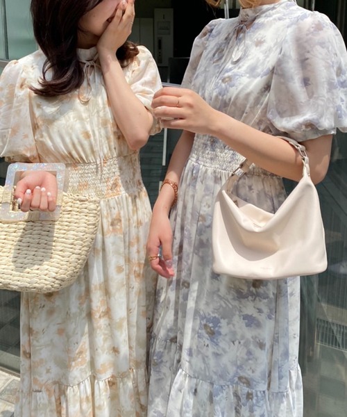 one after another NICE CLAUP(ワンアフターアナザーナイスクラップ)の「水彩花柄シャーリングワンピース(ワンピース・レディース・ピンク系その他/ブルー系その他/オレンジ系その他・FREE)」の7枚目の写真