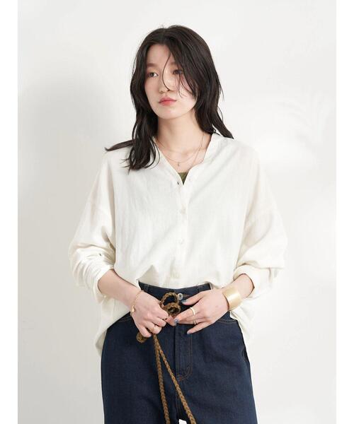 earth music&ecology（アースミュージックアンドエコロジー）の「麻混バックギャザードルマンブラウス(無地)（シャツ/ブラウス・レディース・グレイッシュベージュ/グリーン系その他3/オフホワイト・FREE）」の11枚目の写真