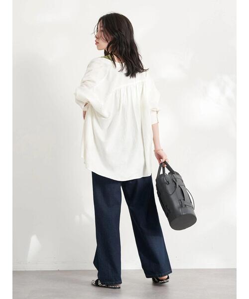 earth music&ecology（アースミュージックアンドエコロジー）の「麻混バックギャザードルマンブラウス(無地)（シャツ/ブラウス・レディース・グレイッシュベージュ/グリーン系その他3/オフホワイト・FREE）」の15枚目の写真