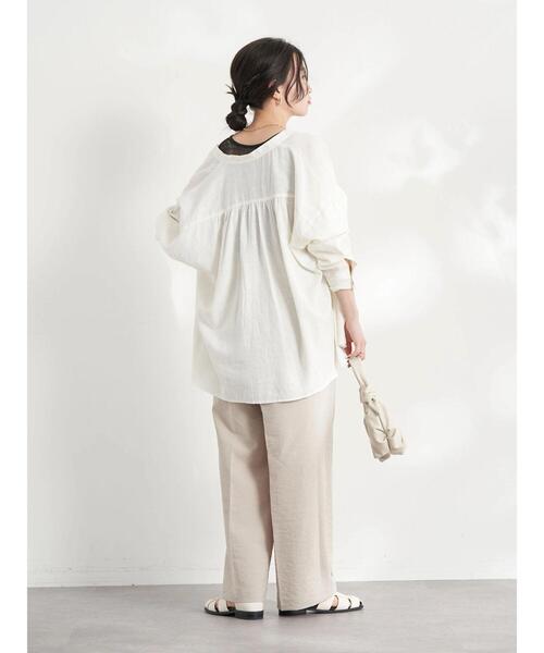 earth music&ecology（アースミュージックアンドエコロジー）の「麻混バックギャザードルマンブラウス(無地)（シャツ/ブラウス・レディース・グレイッシュベージュ/グリーン系その他3/オフホワイト・FREE）」の18枚目の写真