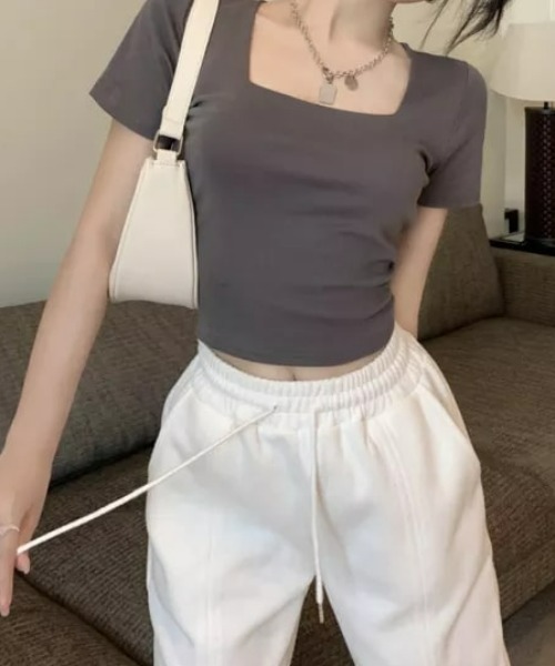 at12:03(アットイチニーゼロサン)の「スクエアネック シンプルTシャツ(Tシャツ/カットソー・レディース・ホワイト/チャコールグレー/ブラック・FREE)」の14枚目の写真