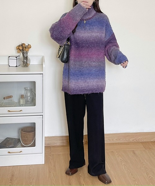 emi+（エミプラス）の「グラデーションカラー ハイネック ニットプルオーバー（ニット/セーター・レディース・パープル/ブラウン/グレー/ブルー・FREE）」の5枚目の写真