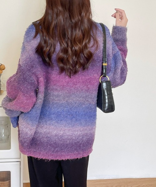 emi+（エミプラス）の「グラデーションカラー ハイネック ニットプルオーバー（ニット/セーター・レディース・パープル/ブラウン/グレー/ブルー・FREE）」の8枚目の写真