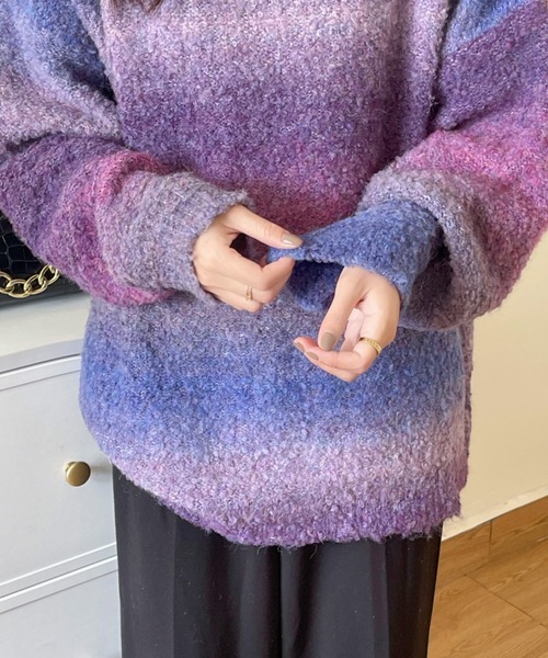 emi+（エミプラス）の「グラデーションカラー ハイネック ニットプルオーバー（ニット/セーター・レディース・パープル/ブラウン/グレー/ブルー・FREE）」の10枚目の写真