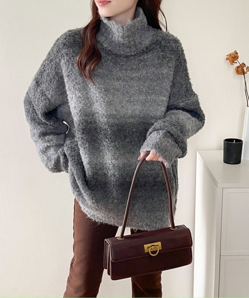 emi+（エミプラス）の「グラデーションカラー ハイネック ニットプルオーバー（ニット/セーター・レディース・パープル/ブラウン/グレー/ブルー・FREE）」の13枚目の写真