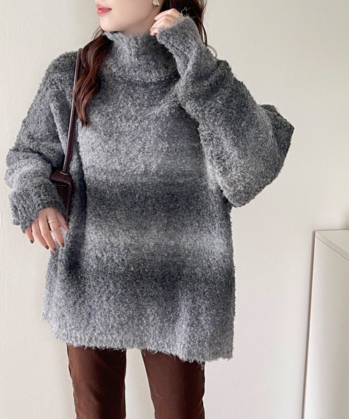 emi+（エミプラス）の「グラデーションカラー ハイネック ニットプルオーバー（ニット/セーター・レディース・パープル/ブラウン/グレー/ブルー・FREE）」の15枚目の写真