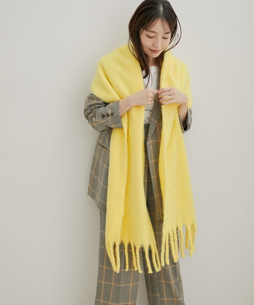 VIS(ビス)の「リサイクルポリふわふわ太フリンジマフラー(マフラー・レディース・ブラック/ライトグレー/キナリ/ブラウン系その他3/ピンク/イエロー・FREE)」の22枚目の写真