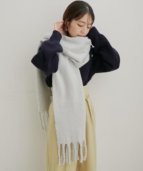 VIS(ビス)の「リサイクルポリふわふわ太フリンジマフラー(マフラー・レディース・ブラック/ライトグレー/キナリ/ブラウン系その他3/ピンク/イエロー・FREE)」の17枚目の写真