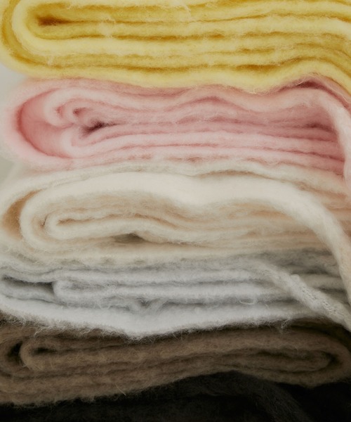 VIS(ビス)の「リサイクルポリふわふわ太フリンジマフラー(マフラー・レディース・ブラック/ライトグレー/キナリ/ブラウン系その他3/ピンク/イエロー・FREE)」の15枚目の写真