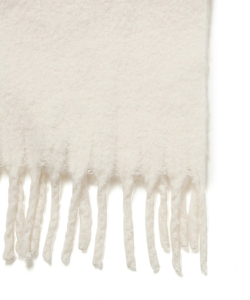 VIS(ビス)の「リサイクルポリふわふわ太フリンジマフラー(マフラー・レディース・ブラック/ライトグレー/キナリ/ブラウン系その他3/ピンク/イエロー・FREE)」の12枚目の写真