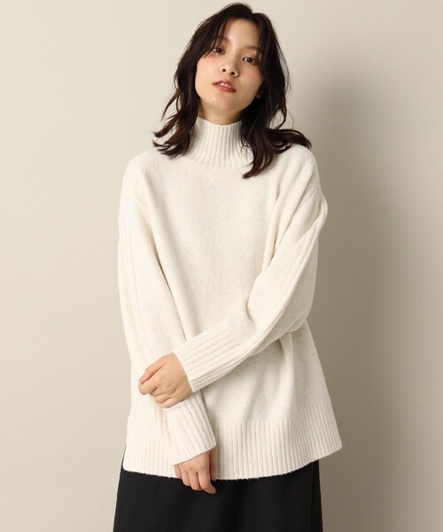 ITS'DEMO（イッツデモ）の「【程よい厚み/柔らかタッチ】サイドスリットプルオーバー（ニット/セーター・レディース・オフホワイト/ブルー/レッド系1/ライトパープル・00）」の2枚目の写真