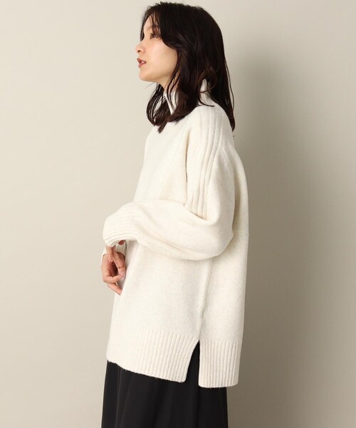 ITS'DEMO（イッツデモ）の「【程よい厚み/柔らかタッチ】サイドスリットプルオーバー（ニット/セーター・レディース・オフホワイト/ブルー/レッド系1/ライトパープル・00）」の6枚目の写真