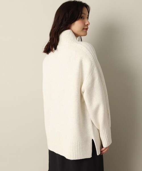 ITS'DEMO（イッツデモ）の「【程よい厚み/柔らかタッチ】サイドスリットプルオーバー（ニット/セーター・レディース・オフホワイト/ブルー/レッド系1/ライトパープル・00）」の7枚目の写真