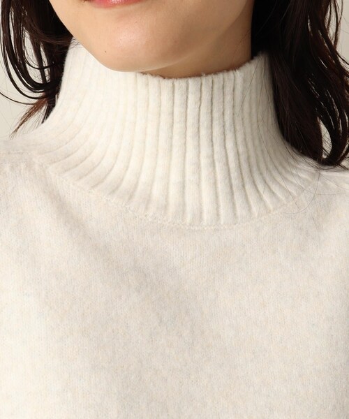 ITS'DEMO（イッツデモ）の「【程よい厚み/柔らかタッチ】サイドスリットプルオーバー（ニット/セーター・レディース・オフホワイト/ブルー/レッド系1/ライトパープル・00）」の8枚目の写真