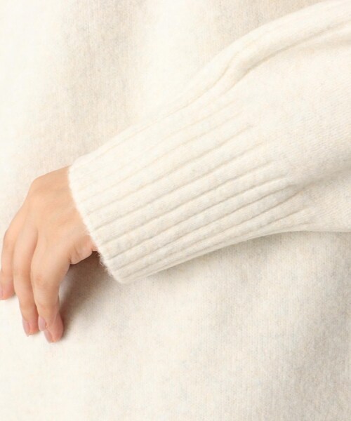 ITS'DEMO（イッツデモ）の「【程よい厚み/柔らかタッチ】サイドスリットプルオーバー（ニット/セーター・レディース・オフホワイト/ブルー/レッド系1/ライトパープル・00）」の9枚目の写真