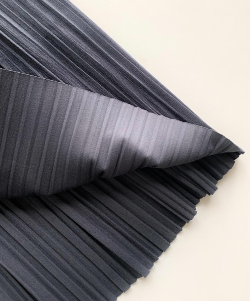 Q（キュー）の「ベロアプリーツスカート（スカート・レディース・カーキ/グレー・MEDIUM）」の7枚目の写真