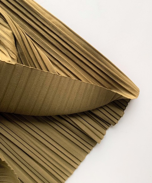 Q（キュー）の「ベロアプリーツスカート（スカート・レディース・カーキ/グレー・MEDIUM）」の8枚目の写真