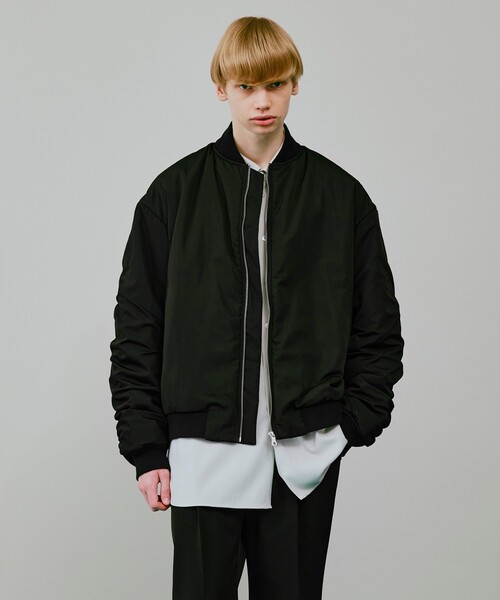 tk.TAKEO KIKUCHI（ティーケータケオキクチ）の「◆ギャザービッグMA-1（ミリタリージャケット・メンズ・ブラック/ベージュ・88/66）」の2枚目の写真