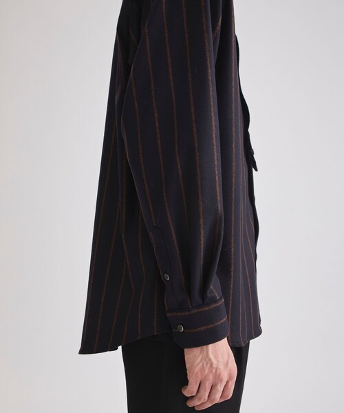 UNITED TOKYO（ユナイテッドトウキョウ）の「ブークレストライプバンドカラーシャツ（シャツ/ブラウス・メンズ・ダークグレー/ネイビー・1/2）」の10枚目の写真