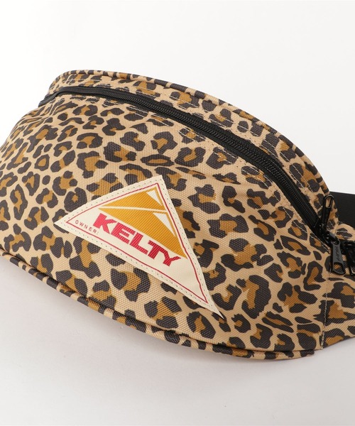 KELTY（ケルティ）の「【500mlペットボトル収納可】 総柄ミニファニー（ボディーバック）（ボディバッグ/ウエストポーチ・レディース・グレー/レオパード/ベージュ/ブラック/ブルー・FREE）」の9枚目の写真