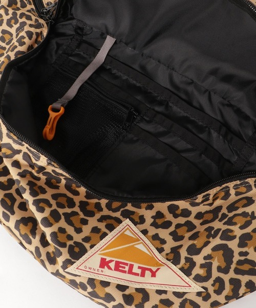 KELTY（ケルティ）の「【500mlペットボトル収納可】 総柄ミニファニー（ボディーバック）（ボディバッグ/ウエストポーチ・レディース・グレー/レオパード/ベージュ/ブラック/ブルー・FREE）」の11枚目の写真