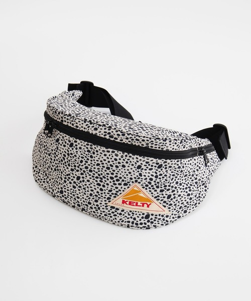 KELTY（ケルティ）の「【500mlペットボトル収納可】 総柄ミニファニー（ボディーバック）（ボディバッグ/ウエストポーチ・レディース・グレー/レオパード/ベージュ/ブラック/ブルー・FREE）」の12枚目の写真